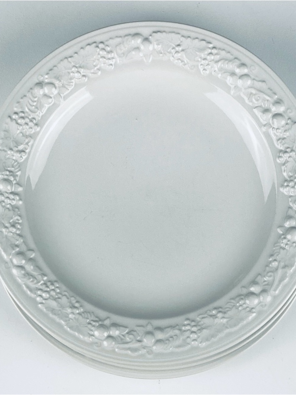Set of 4 Homer Laughlin Embossed Rim Dessert Plates 7” wide